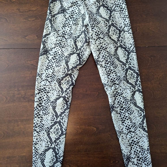 Vitality Snake Print Kingdom Collection Leggings Small EUC - Picture 2 of 5